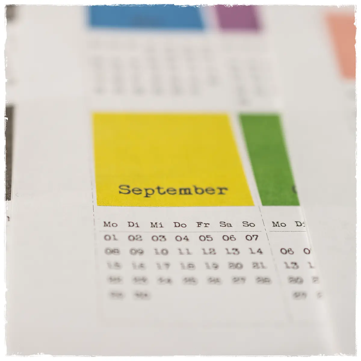 Farbstreifen-Minikalender bereit zur Verarbeitung